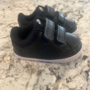 toddler nike capri 3 black sneakers, size 5c